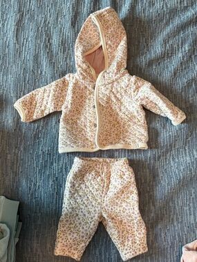 Little planet by Carter’s floral quilted set